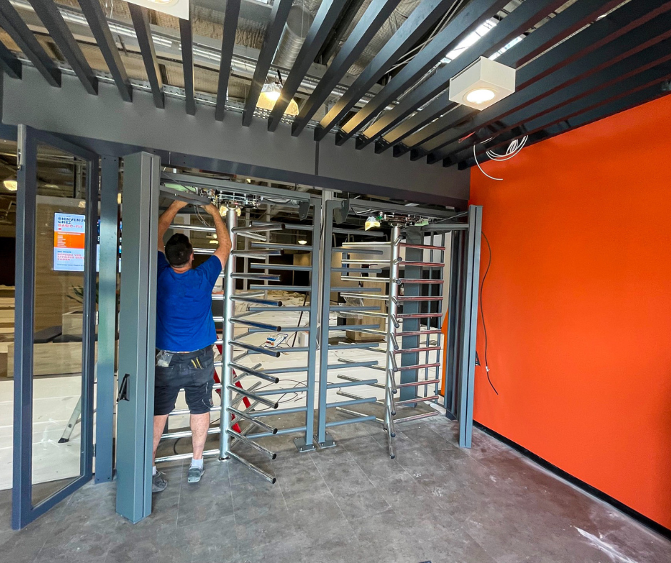 Poortjes geïnstalleerd door J&N Services bij Basic-Fit