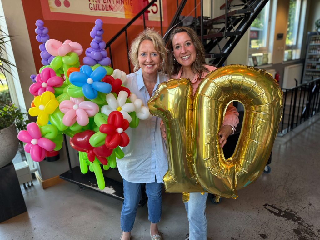 bergwerker susanne 10 jaar in dienst bij bergwerk harderwijk